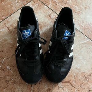 Adidas womens sneakers size 7 rarely used